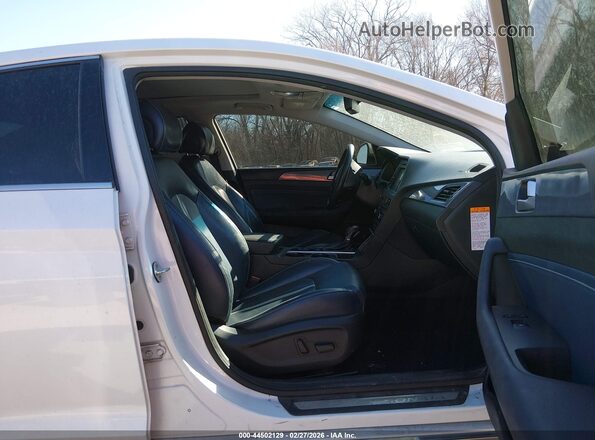 KMHE34L14GA009518 2016 HYUNDAI SONATA HYBRID White Widok wnętrza z przodu