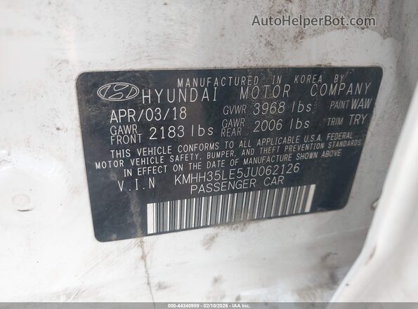 KMHH35LE5JU062126 2018 HYUNDAI ELANTRA GT White Vista del compartimento del motor