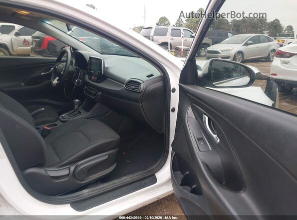 KMHH35LE5JU062126 2018 HYUNDAI ELANTRA GT White Vista interior delantera