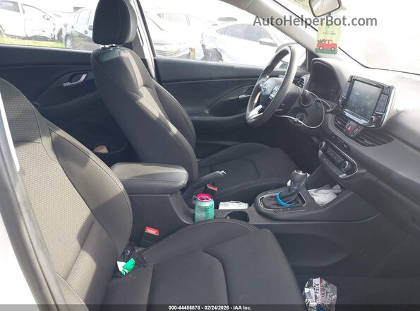 KMHH35LEXKU088710 2019 HYUNDAI ELANTRA GT White Widok wnętrza z przodu