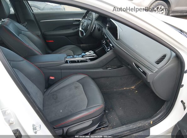 KMHL44J2XNA211440 2022 HYUNDAI SONATA Белый Вид салона спереди