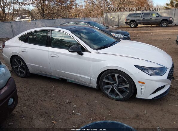 KMHL44J2XNA211440 2022 HYUNDAI SONATA Белый Вид задней части салона