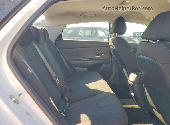KMHLL4DG4RU795235 2024 HYUNDAI ELANTRA White Հետևի նստատեղերի տեսք