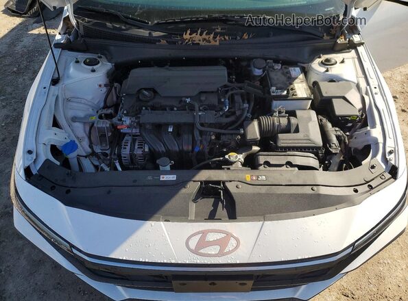 KMHLL4DG4RU795235 2024 HYUNDAI ELANTRA White Սալոնի հետևի տեսք
