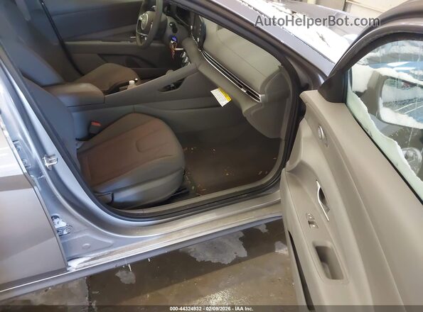 KMHLL4DG6SU076901 2025 HYUNDAI ELANTRA Gray Widok wnętrza z przodu