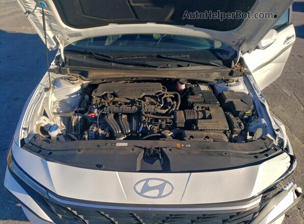 KMHLL4DG8RU759967 2024 HYUNDAI ELANTRA White უკანა სალონის ხედი