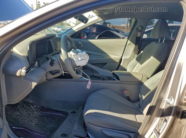 KMHLM4AG3NU304956 2022 HYUNDAI ELANTRA Silver Սալոնի դիմացի տեսք