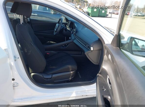 KMHLM4AJ4PU071460 2023 HYUNDAI ELANTRA HYBRID Белый Вид салона спереди