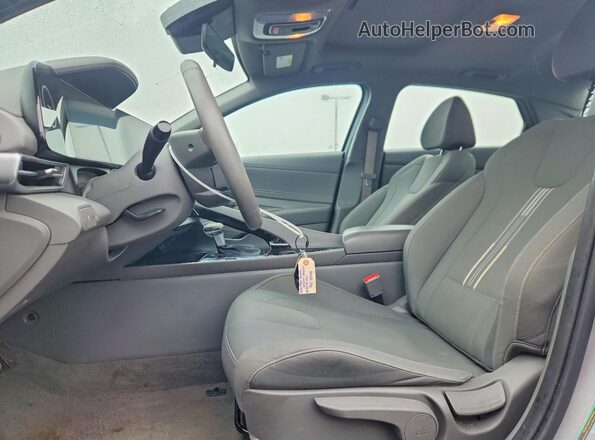KMHLS4DG1SU878310 2025 HYUNDAI ELANTRA Серебряный Вид салона спереди