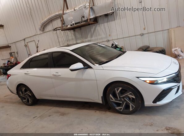 KMHLS4DG1SU933614 2025 HYUNDAI ELANTRA White უკანა სალონის ხედი