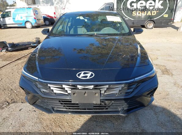 KMHLS4DG6SU946536 2025 HYUNDAI ELANTRA Black Rear interior view