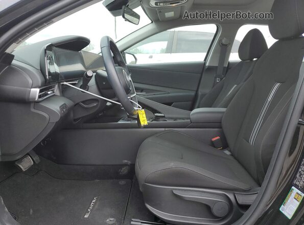 KMHLS4DG8RU711940 2024 HYUNDAI ELANTRA Черный Вид салона спереди