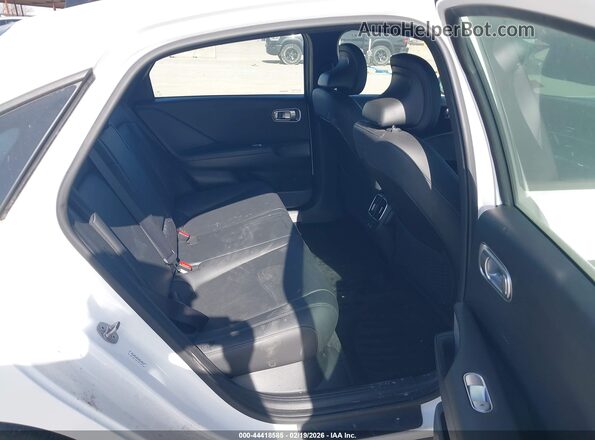 KMHM34AA5PA024656 2023 HYUNDAI IONIQ 6 White VIN კოდის სტიკერის ხედი