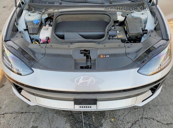 KMHM34AA8SA086528 2025 HYUNDAI IONIQ Silver Vista interior trasera