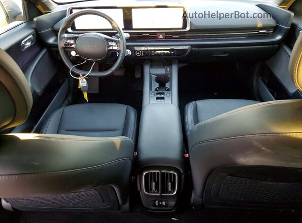 KMHM34AA8SA086528 2025 HYUNDAI IONIQ Silver Vista del salpicadero