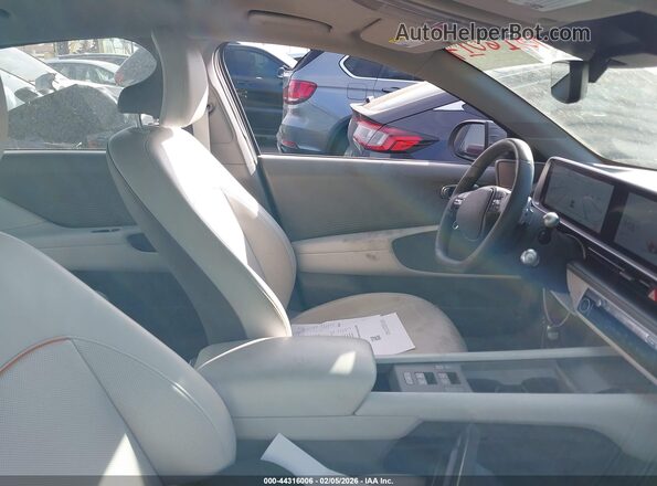 KMHM34AA8SA091759 2025 HYUNDAI IONIQ 6 Gray Front interior view