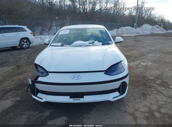 KMHM34AC3PA026083 2023 HYUNDAI IONIQ 6 White Widok wnętrza z tyłu