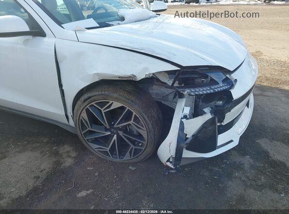 KMHM34AC3PA026083 2023 HYUNDAI IONIQ 6 White Widok z przodu