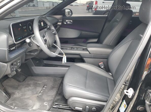 KMHM34AC9SA105296 2025 HYUNDAI IONIQ Черный Вид салона спереди