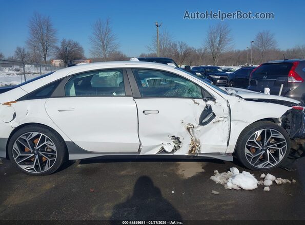 KMHM34ACXPA022404 2023 HYUNDAI IONIQ 6 White Vista interior trasera