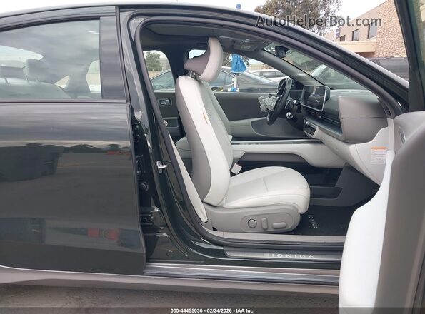KMHM54AA3RA061279 2024 HYUNDAI IONIQ 6 Black წინა სალონის ხედი