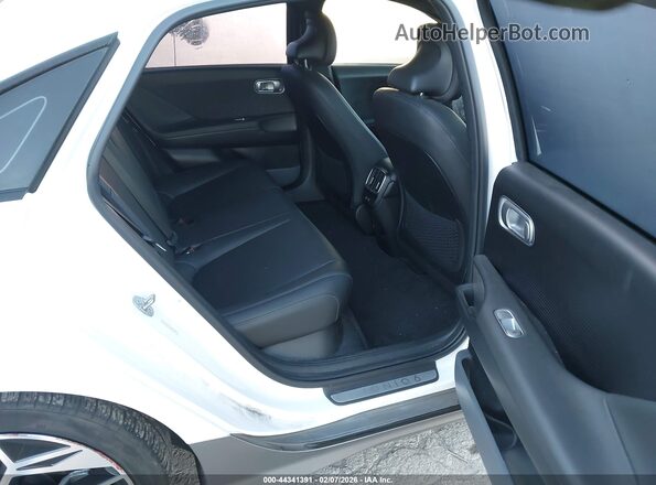 KMHM54AA4RA074008 2024 HYUNDAI IONIQ 6 White VIN կոդի պիտակի տեսք