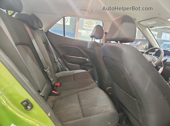 KMHRB8A34PU213945 2023 HYUNDAI VENUE Зеленый Вид задней части салона