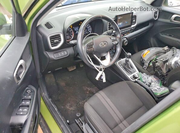 KMHRC8A35MU120277 2021 HYUNDAI VENUE Green Vista del salpicadero