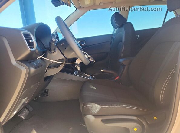 KMHRC8A38TU432558 2026 HYUNDAI VENUE Белый Вид салона спереди