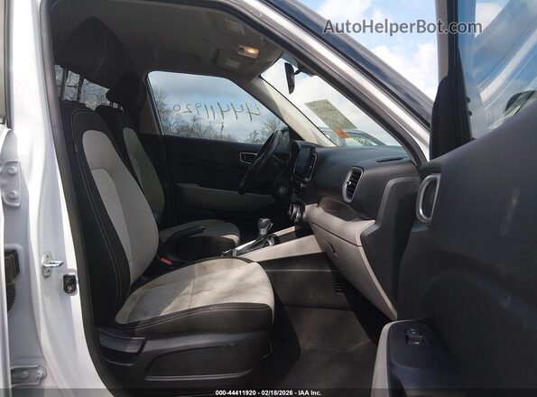 KMHRC8A3XMU077006 2021 HYUNDAI VENUE White Widok wnętrza z przodu