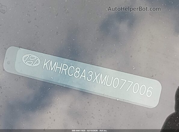KMHRC8A3XMU077006 2021 HYUNDAI VENUE White Widok komory silnika