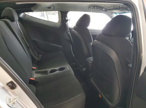 KMHTC6AD8HU309742 2017 HYUNDAI VELOSTER Silver Вид задніх сидінь