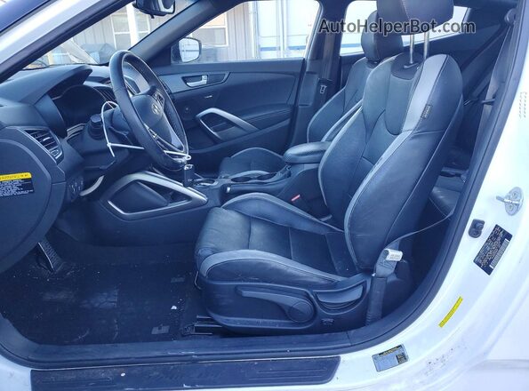 KMHTC6AE4HU310346 2017 HYUNDAI VELOSTER Белый Вид салона спереди