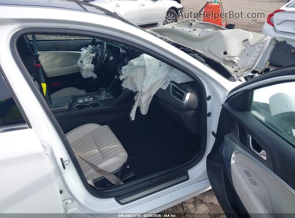 KMTG34SC8RU141376 2024 GENESIS G70 White Вид салону спереду