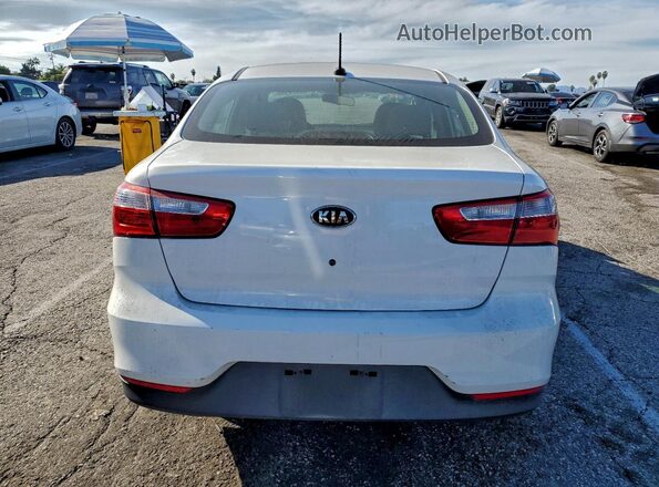 KNADM4A32G6638244 2016 KIA RIO White Вид ззаду