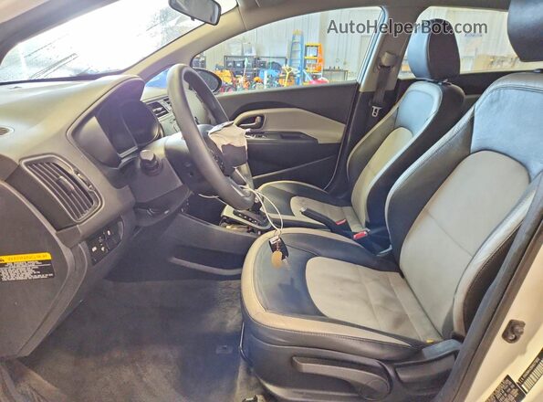KNADM4A38H6071832 2017 KIA RIO White 