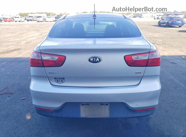 KNADM4A39G6657762 2016 KIA RIO Silver Widok z tyłu