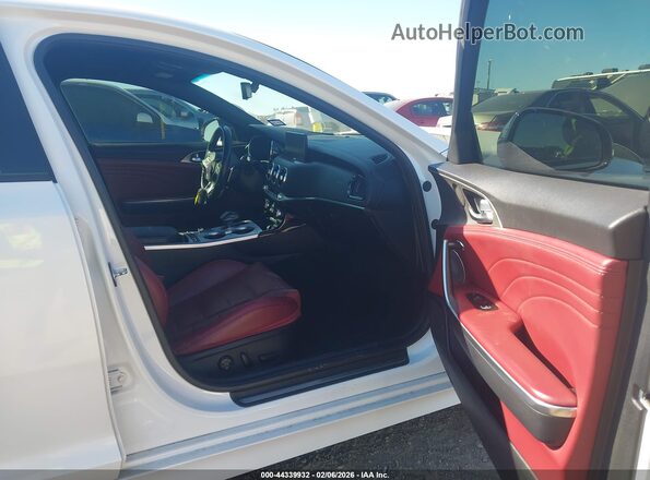 KNAE55LC3P6127310 2023 KIA STINGER Белый Вид салона спереди
