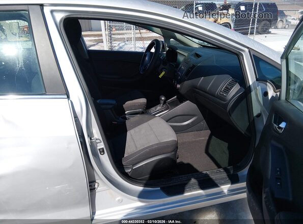 KNAFX5A80G5627587 2016 KIA FORTE Silver Vista interior delantera