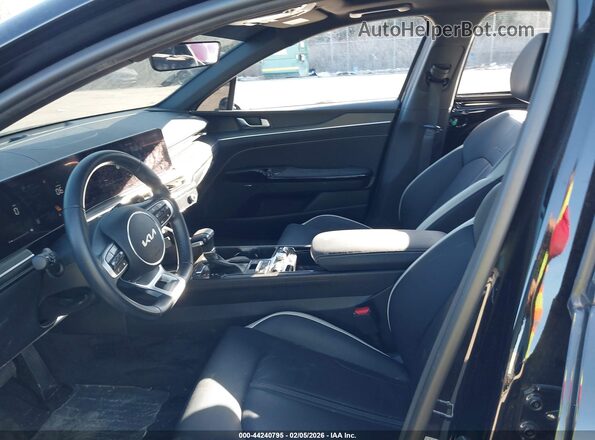 KNAG64J78S5379610 2025 KIA K5 Black Вид салону спереду