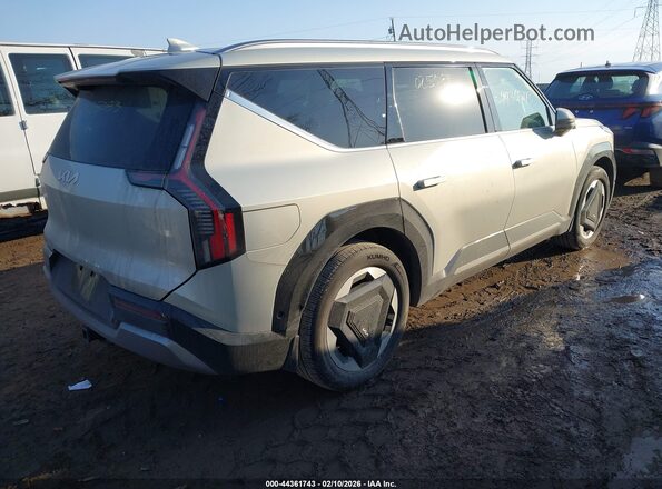 KNDADFS51R6025083 2024 KIA EV9 Silver Trasero derecho