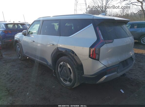 KNDADFS51R6025083 2024 KIA EV9 Silver Trasero izquierdo