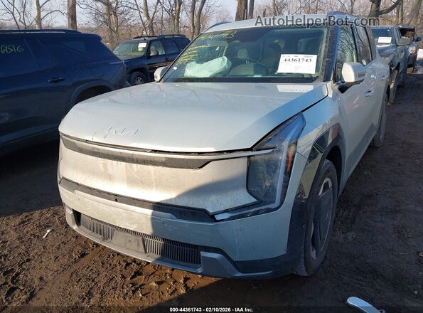 KNDADFS51R6025083 2024 KIA EV9 Silver Vista frontal