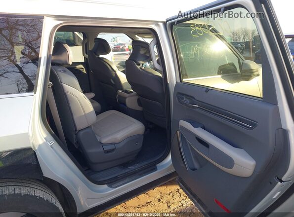 KNDADFS51R6025083 2024 KIA EV9 Silver Vista de la etiqueta del VIN