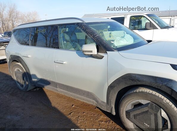 KNDADFS51R6025083 2024 KIA EV9 Silver Vista interior trasera