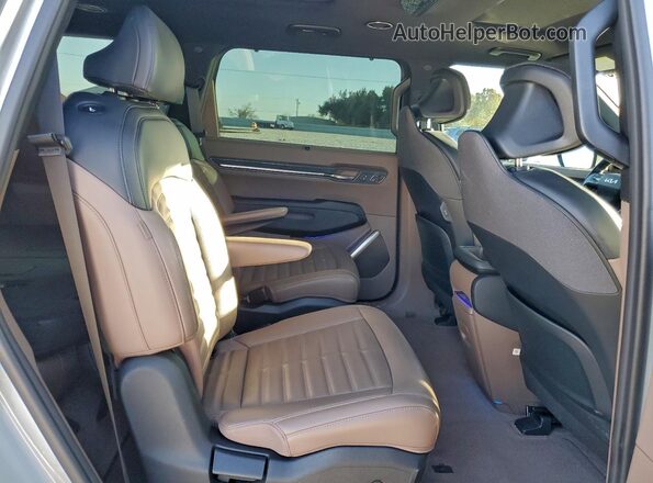 KNDADFS57R6035326 2024 KIA EV9 Silver Widok wnętrza z tyłu