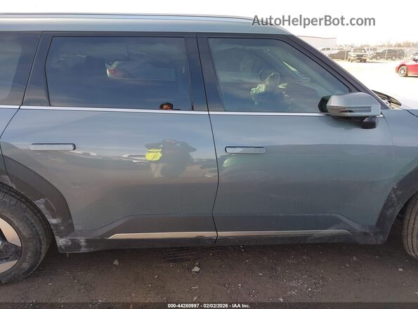 KNDAFFS55R6037165 2024 KIA EV9 Gray Вид задньої частини салону