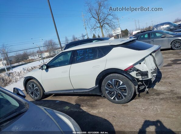KNDC3DLC2P5158564 2023 KIA EV6 Cream 
