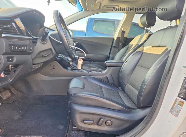 KNDCB3LC0N5546273 2022 KIA NIRO White 