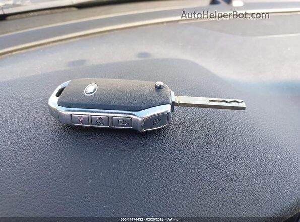 KNDCB3LC6L5399521 2020 KIA NIRO Серебряный 